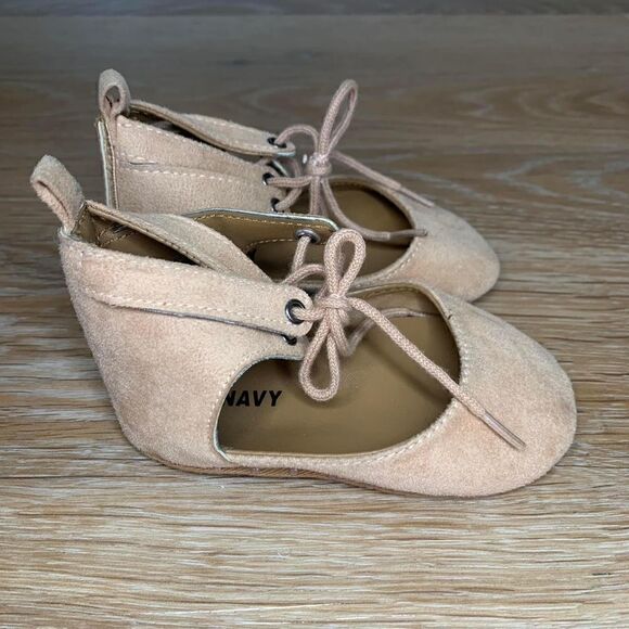 Old Navy 12-18 Months Lace Up Light Pink Baby Girl Sandals - Picture 2 of 10